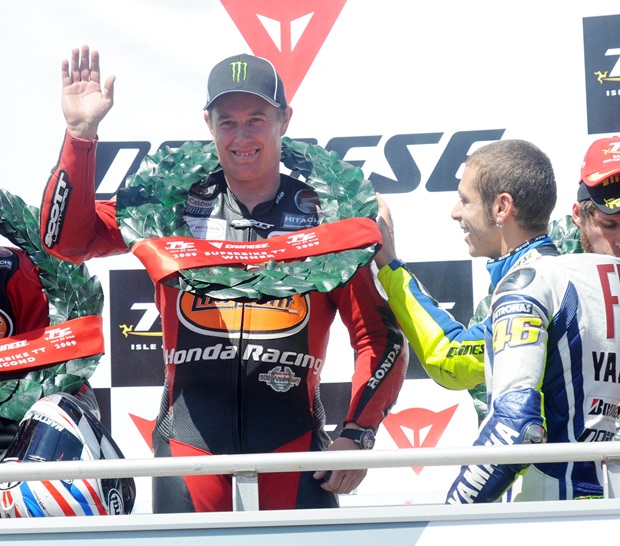 John McGuinness is congratulated by Valentino Rossi after winning the 2009 Dainese Superbike TT (Stephen Davison/Pacemaker Press International)